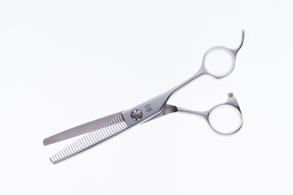 Scherenset, MITZAKI-Niionty (6,0 Zoll), in Ergo-Form, für Stylisten die einer Schere alles abverlangen, Scherenklingen aus C440 Japanstahl, mit Etui und Einstellschlüssel